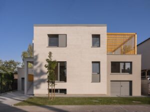 Baumit_Dom_Szczotkowany_Swarzedz_1471_03_cropped_m-300x225 Nowe życie starego domu. Termomodernizacja jako alternatywa dla budowy od zera