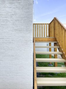 Baumit_Dom_Szczotkowany_Swarzedz_1471_10_cropped_12_m-225x300 Nowe życie starego domu. Termomodernizacja jako alternatywa dla budowy od zera