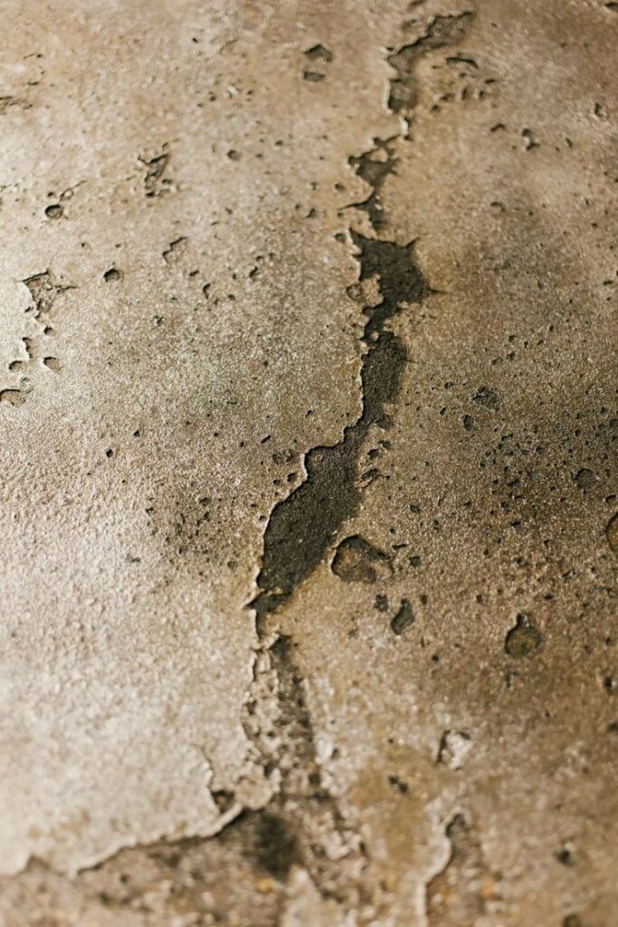 8204bedcac9570877a863d67793af3b0-683x1024 Tynki, które zmieniają oblicze budownictwa.