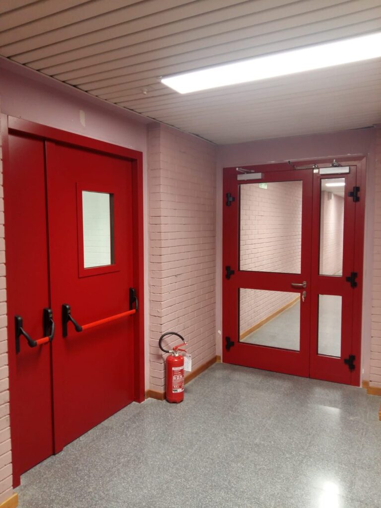 ceeb4207d216b9d5dac2e023dbadeb07-768x1024 ODPORNOŚĆ OGNIOWA W NIERUCHOMOŚCIACH: NIEWIDZIALNA TARCZA BEZPIECZEŃSTWA OSIEDLI I PARKÓW MAGAZYNOWYCH