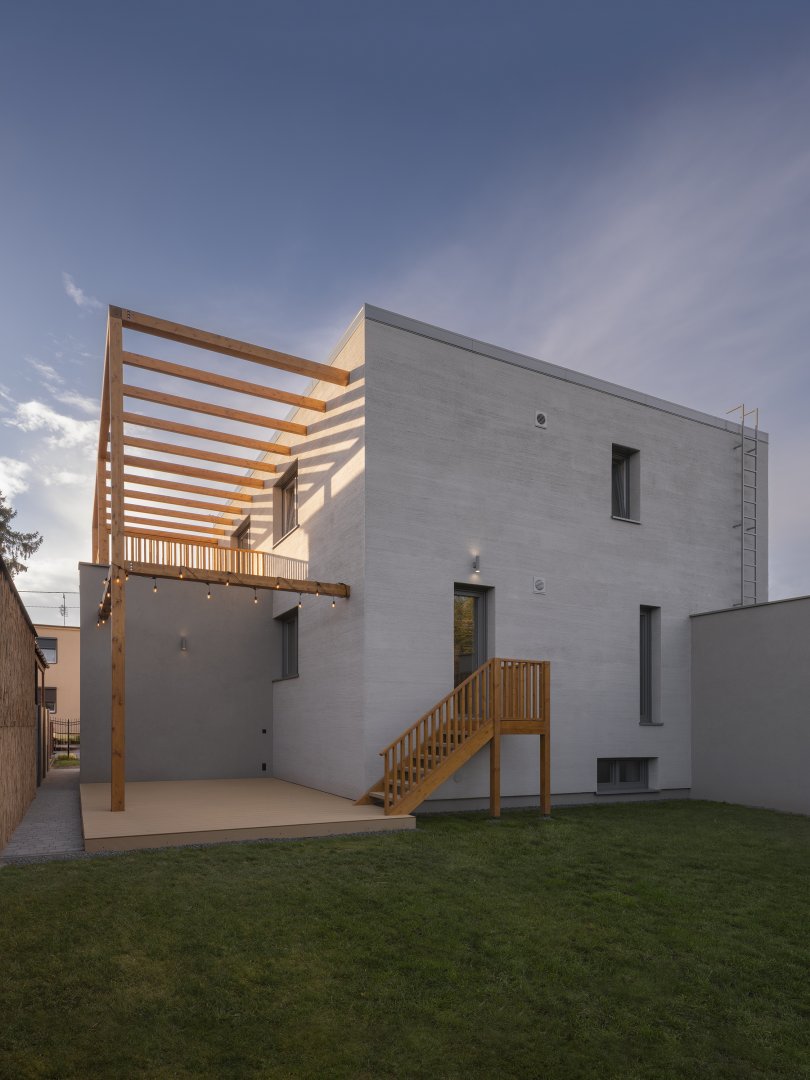 Sprawdź, jak przebudowa domu z lat 80. może dorównać nowym inwestycjom. Przykład ze Swarzędza.