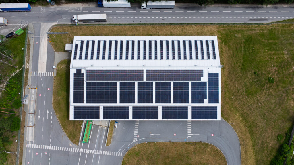 Realizacja1-1024x576 Transformacja energetyczna przemysłu nabiera tempa. Hymon zrealizował kompleksowy projekt dla Henkel